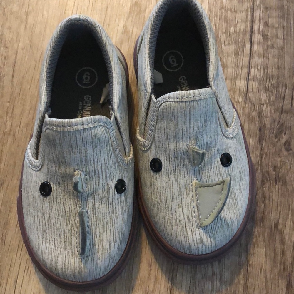 Toddler boy slip on shoes • size 6